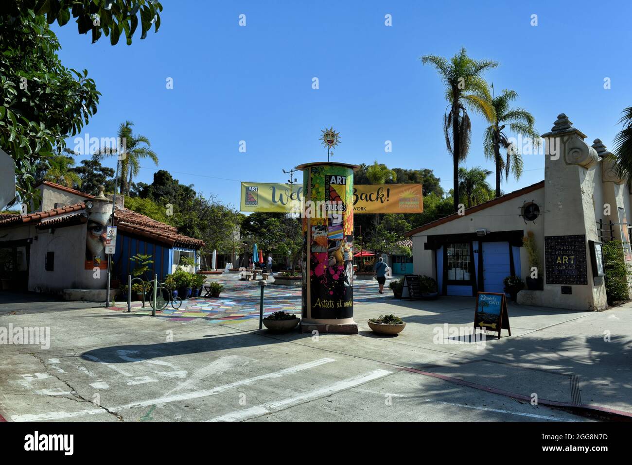 SAN DIEGO , KALIFORNIEN - 25 AUG 2021: Das Spanish Village Art Center im Balboa Park. Stockfoto