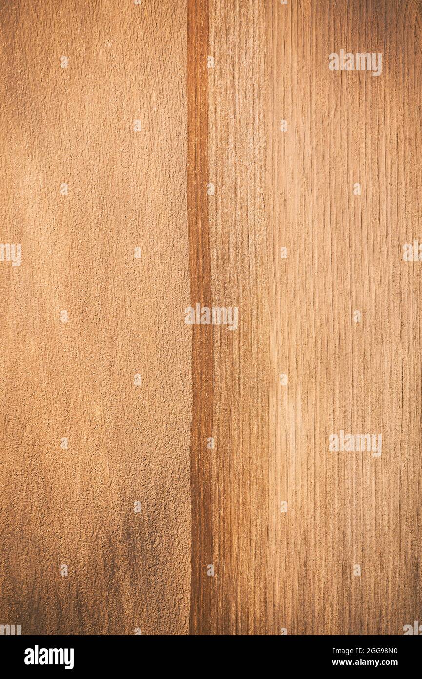 Boden mit Grubber-Pflügen. Pflügefeld Im Frühling Sonnentag. Flache Ansicht, Natürliche Landwirtschaft Hintergrund. Beginn Der Landwirtschaftlichen Saison. Grubber Stockfoto