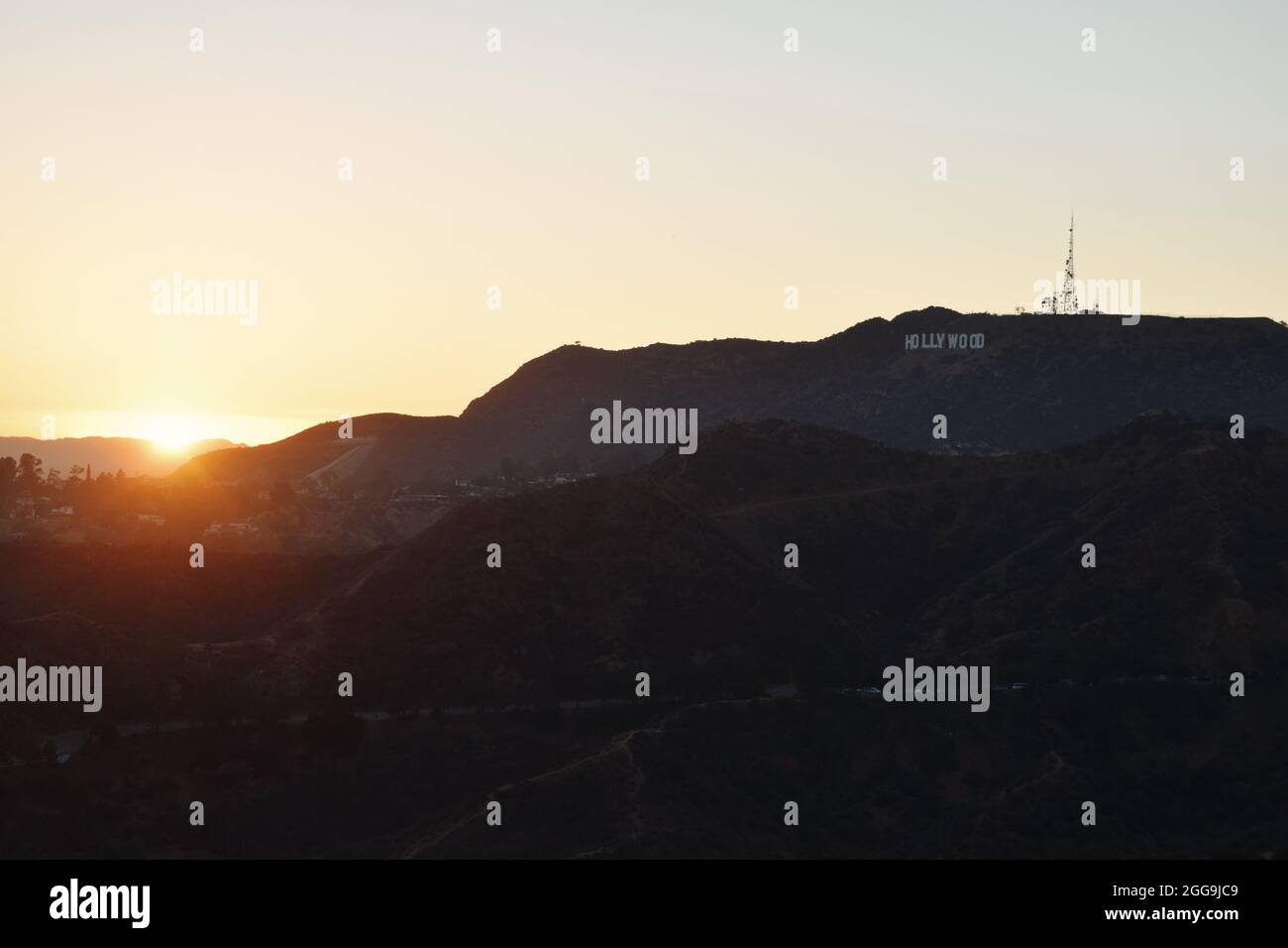 Blick auf die Hollywood Hills und ein Schild bei Sonnenuntergang, USA Stockfoto