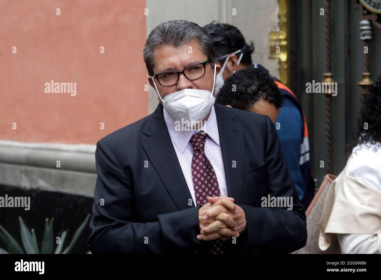 Mexiko-Stadt, Mexiko. August 2021. Der Präsident des Senats, Ricardo Monreal, kommt zur Vollversammlung der Senatoren der Nationalen Regenerationspartei Mexikos. Am 28. August 2021 in Mexiko-Stadt, Mexiko. (Foto: Luis Barron/Eyepix Group) (Foto: Eyepix/Sipa USA) Quelle: SIPA USA/Alamy Live News Stockfoto