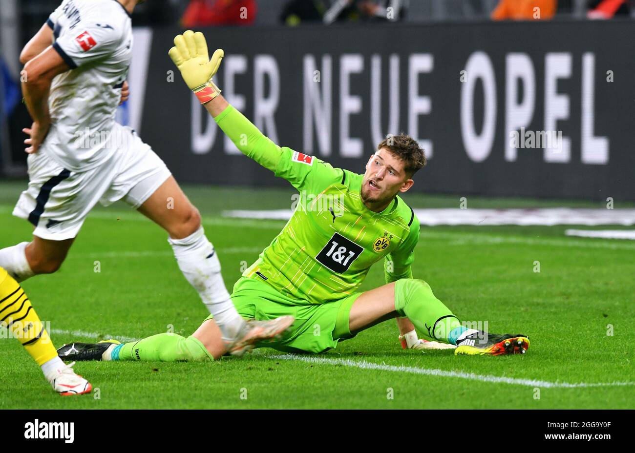 Bundesliga-Spiel im Signal Iduna Park Dortmund: Bor. Dortmund gegen TSG Hoffenheim; Gregor Kobel. Stockfoto