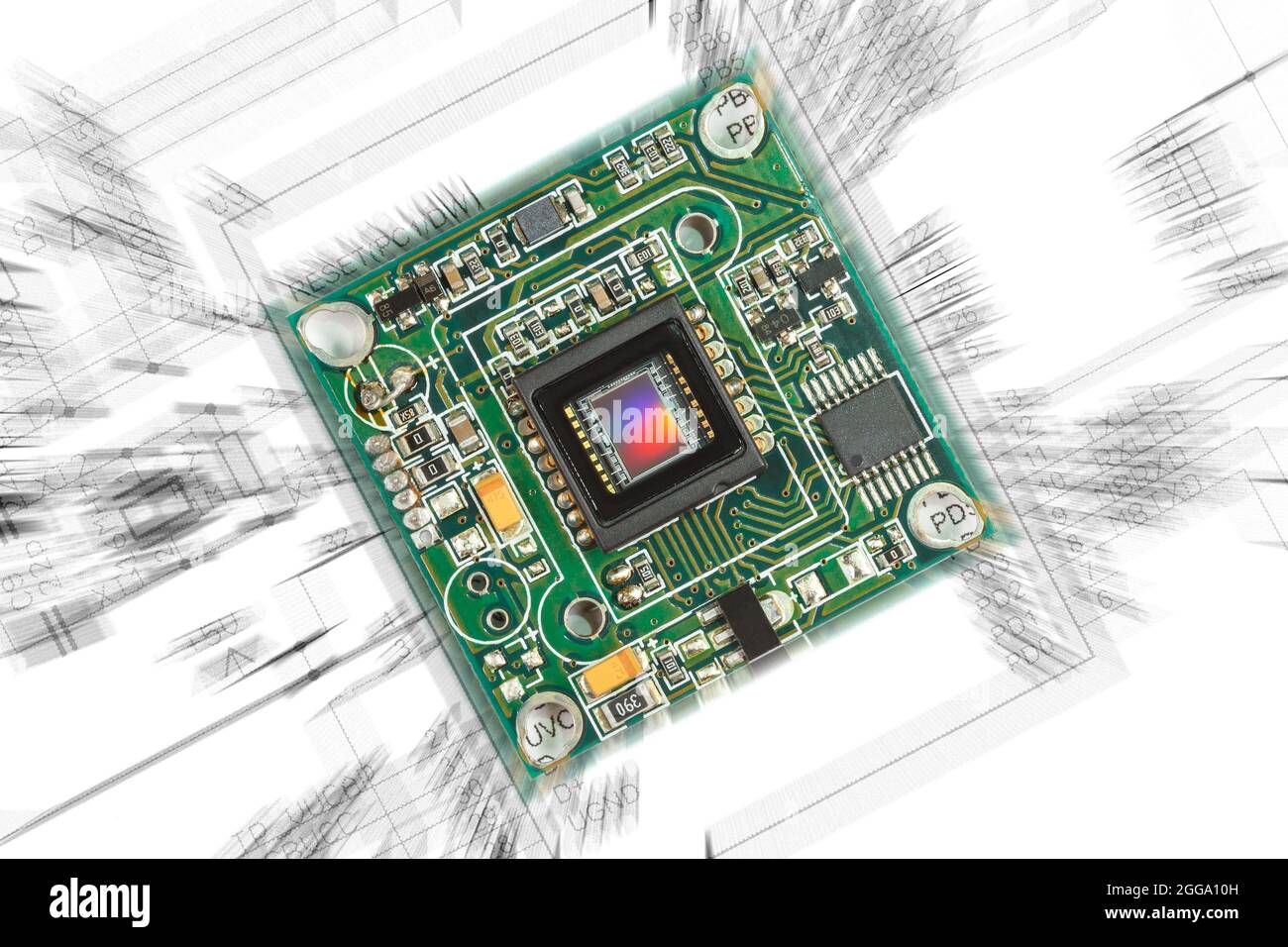 Collage einer Leiterplatte mit einem CMOS-Sensor vor dem Hintergrund einer elektrischen Schaltung mit einem radialen Unschärfeeffekt Stockfoto