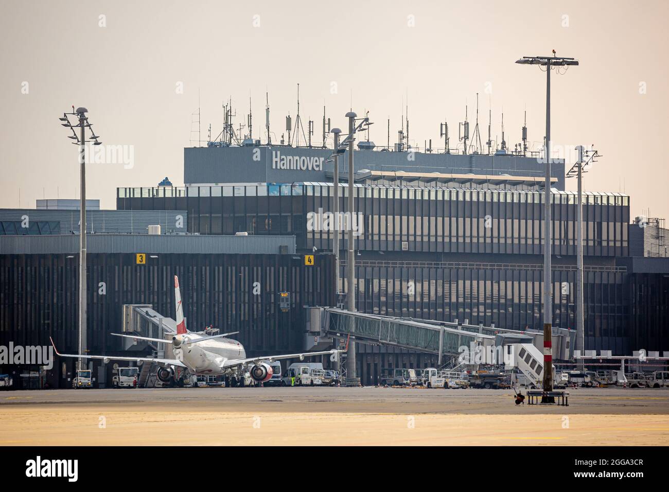 Langenhagen, Deutschland. August 2021. Blick auf einen Teil des Flughafens Hannover-Langenhagen. Quelle: Moritz Frankenberg/dpa/Alamy Live News Stockfoto