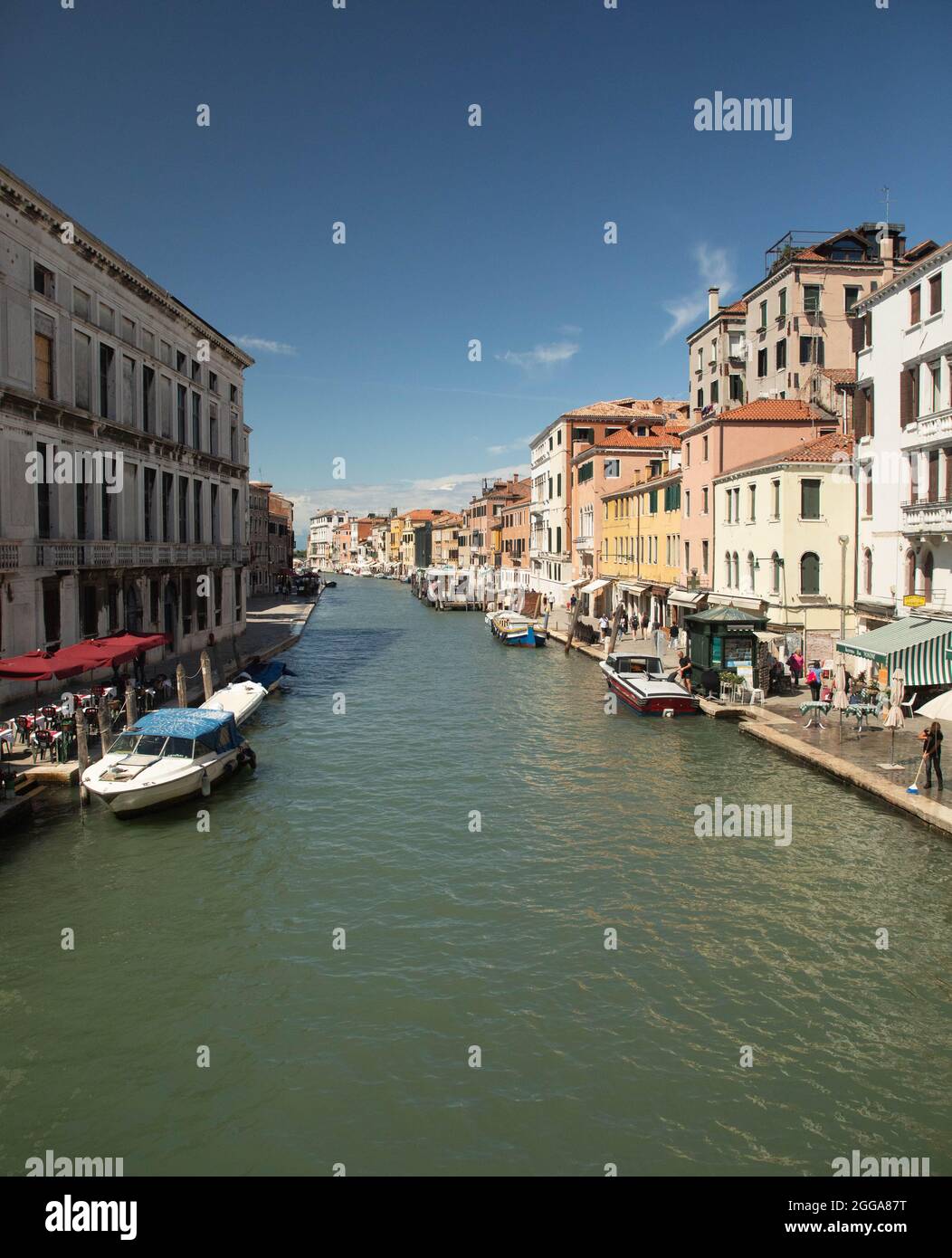 Venezia - Vista sul canale d'acqua e architettura tipica delle case Stockfoto