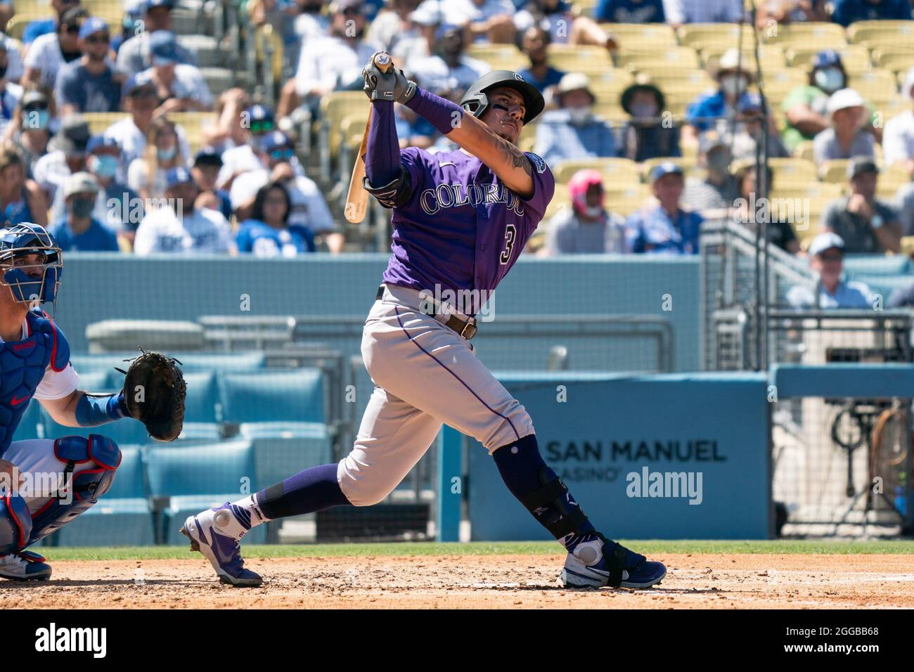 Colorado Rockies Catcher Dom Nunez (3) Fledermäuse während eines MLB-Spiel gegen die Los Angeles Dodgers, Sonntag, 28. August 2021, in Los Angeles, CA. Die Rockie Stockfoto