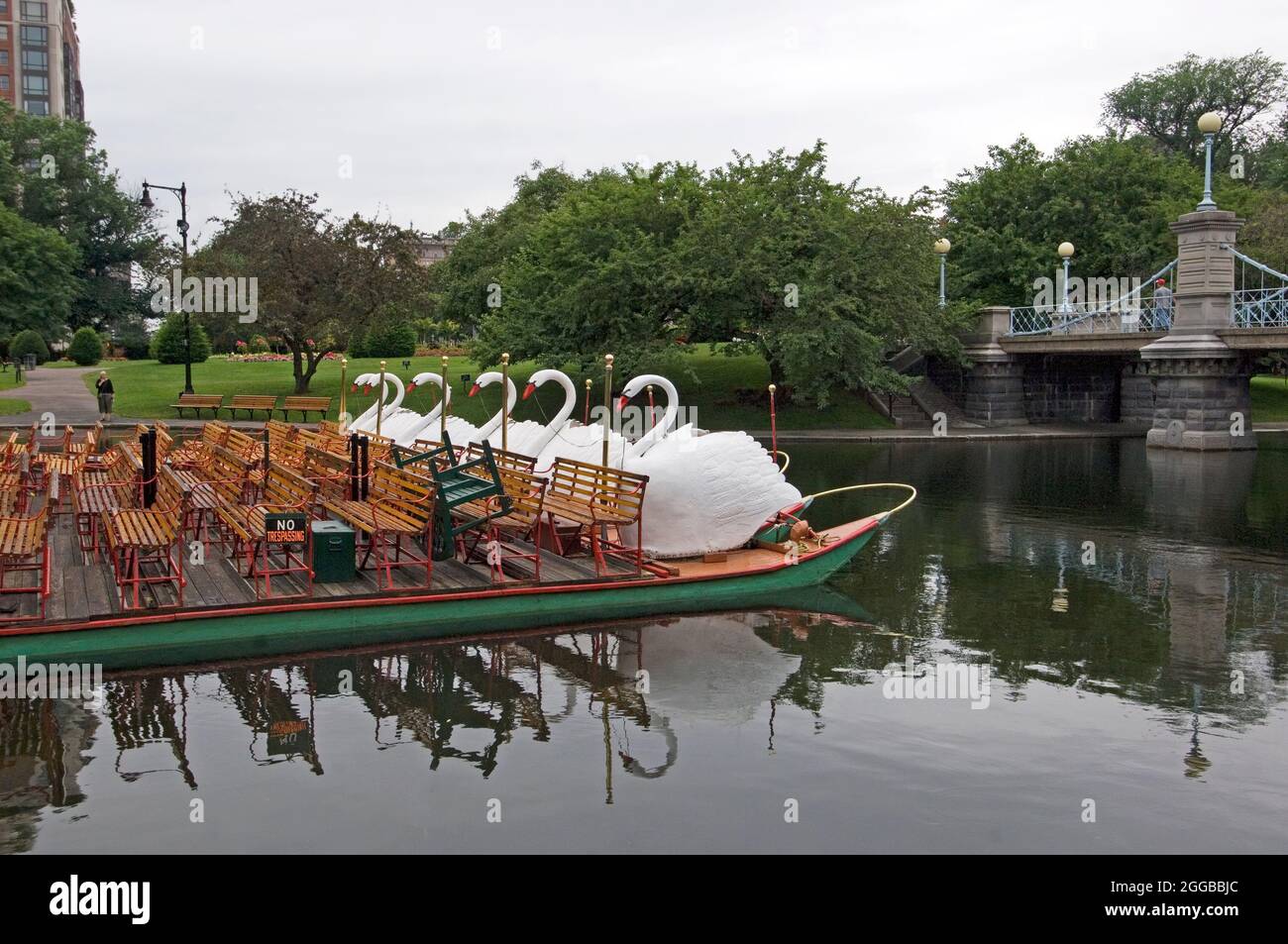 Historische Schwanenboote in öffentlichen Gärten in Boston, Massachusetts Stockfoto
