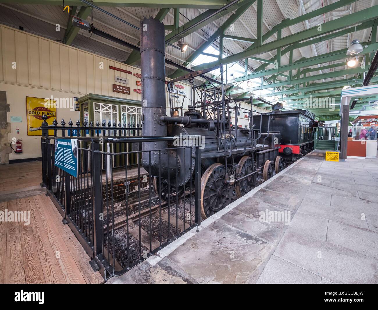 Dies ist der Dampfzug Locomotion No 1 von George Stephenson im Jahr 1825 an der Darlington Head of Steam Museum gebaut. Stockfoto