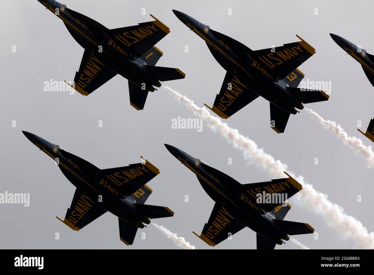 Die U.S. Navy Blue Angels fliegen in Formation über Boston Massachusetts Stockfoto