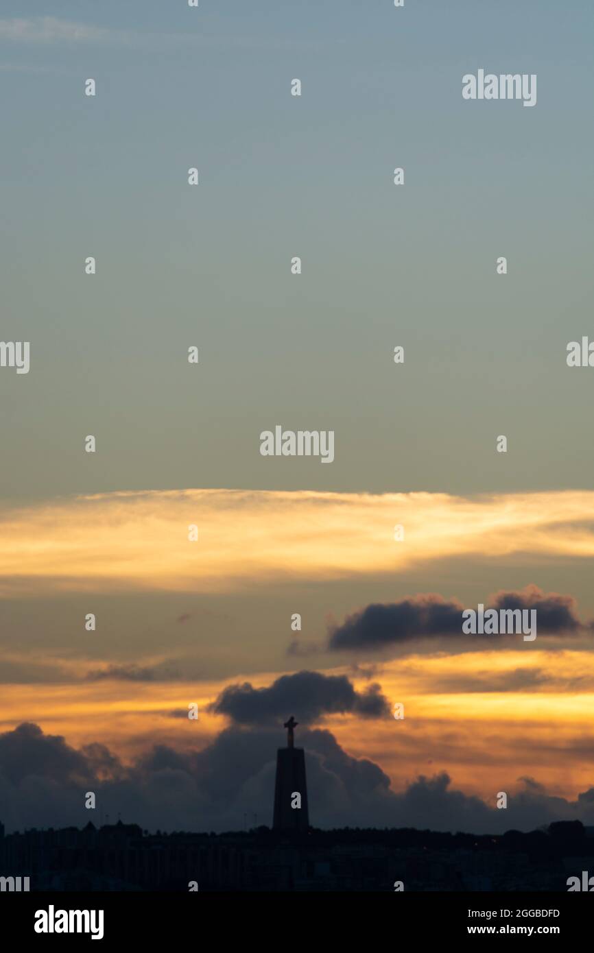 Heiligtum Christi des Königs und wolkiger Himmel bei Sonnenuntergang Stockfoto