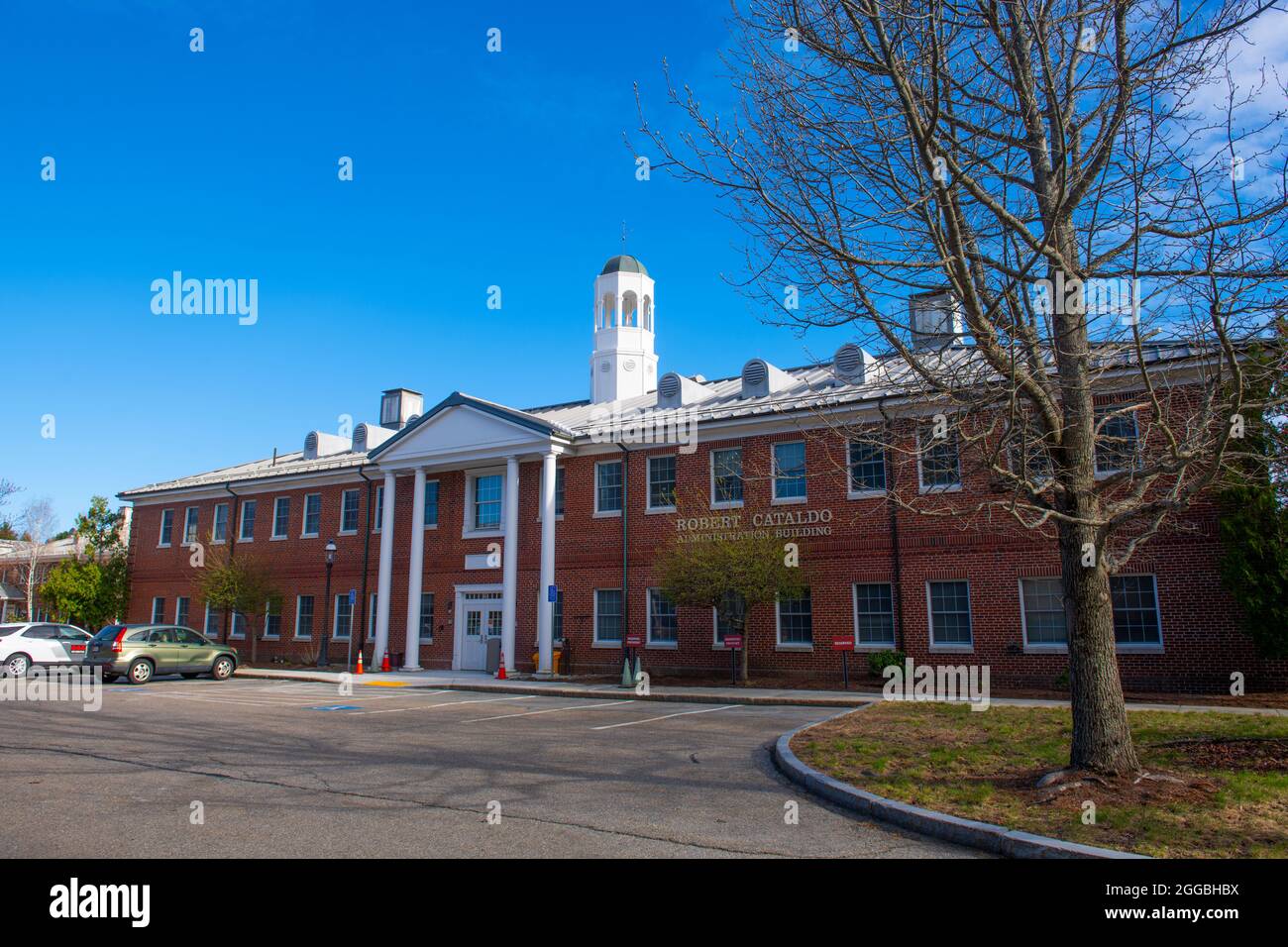 Middlesex Community College Robert Cataldo Verwaltungsgebäude auf dem Bedford Campus in 591 Springs Road in der Stadt Bedford, Massachusetts, USA. Stockfoto