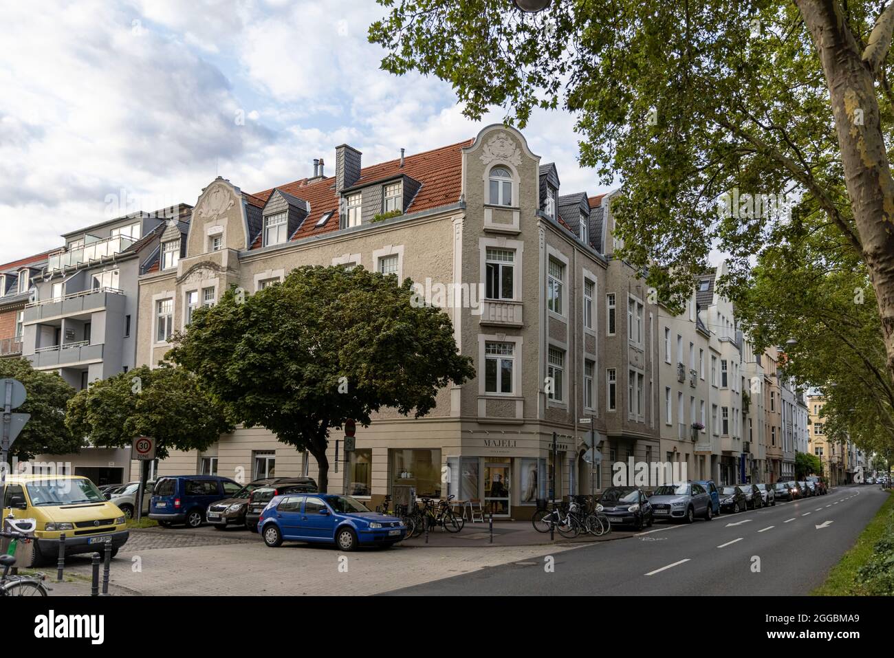 Wohnviertel im Süden Kölns mit Nebenmenschen Stockfoto