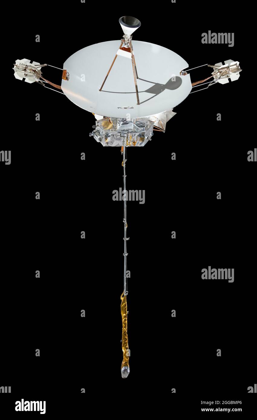 Über 30 Jahre lang schickte die Raumsonde Pioneer 10 Fotos und wissenschaftliche Informationen zurück zur Erde. Das am 2. März 1972 gestartete Gerät erreichte auf seinem Flug zum Jupiter eine Geschwindigkeit von 52,100 Kilometern (32,400 Meilen) pro Stunde und ist damit eines der schnellsten von Menschen hergestellten Objekte aller Zeiten. Nach Abschluss einer Untersuchung von Jupiter ging Pioneer 10 weiter zu den äußeren Regionen des Sonnensystems und untersuchte Sonnenwind und kosmische Strahlung. Pioneers letztes schwaches Signal wurde am 22. Januar 2003 aus etwa 12.2 Milliarden Kilometern (7.6 b) in den Weltraum aufgenommen, nachdem es weiter in den Weltraum gegangen war als jedes andere Objekt, das von der Erde gesendet wurde Stockfoto