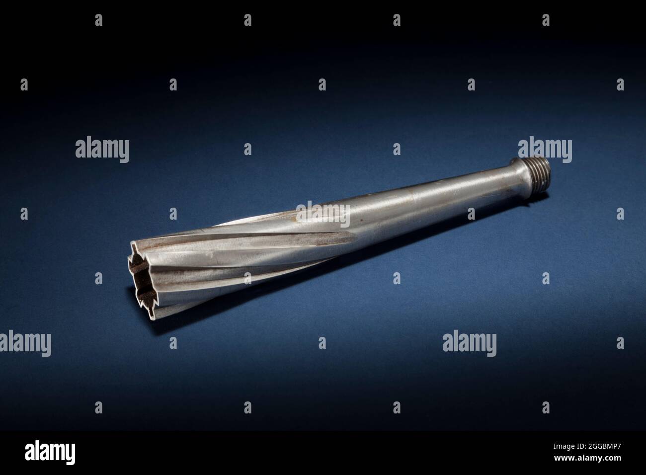 Dies ist eine Düse aus einer 1-Zoll-Festbrennstoffrakete, die der US-Raketenpionier Robert H. Goddard 1917-1918 für die US-Armee als Waffe im Ersten Weltkrieg angefertigt hat.die Spiralnuten an der Düse veranlasste die Rakete, sich während ihres Fluges zu drehen und so Abweichungen entgegenzuwirken In seiner Flugbahn und macht es stabiler im Flug. Am 6. November 1918 wurde ein Prozess auf dem Aberdeen Proving Grounds der Armee, Aberdeen, Maryland, durchgeführt. Am folgenden Tag wurde jedoch der Waffenstillstand unterzeichnet, der den Krieg beendete und das Interesse der Armee an diesem Projekt beendete. 1921 wechselte Goddard zu Stockfoto