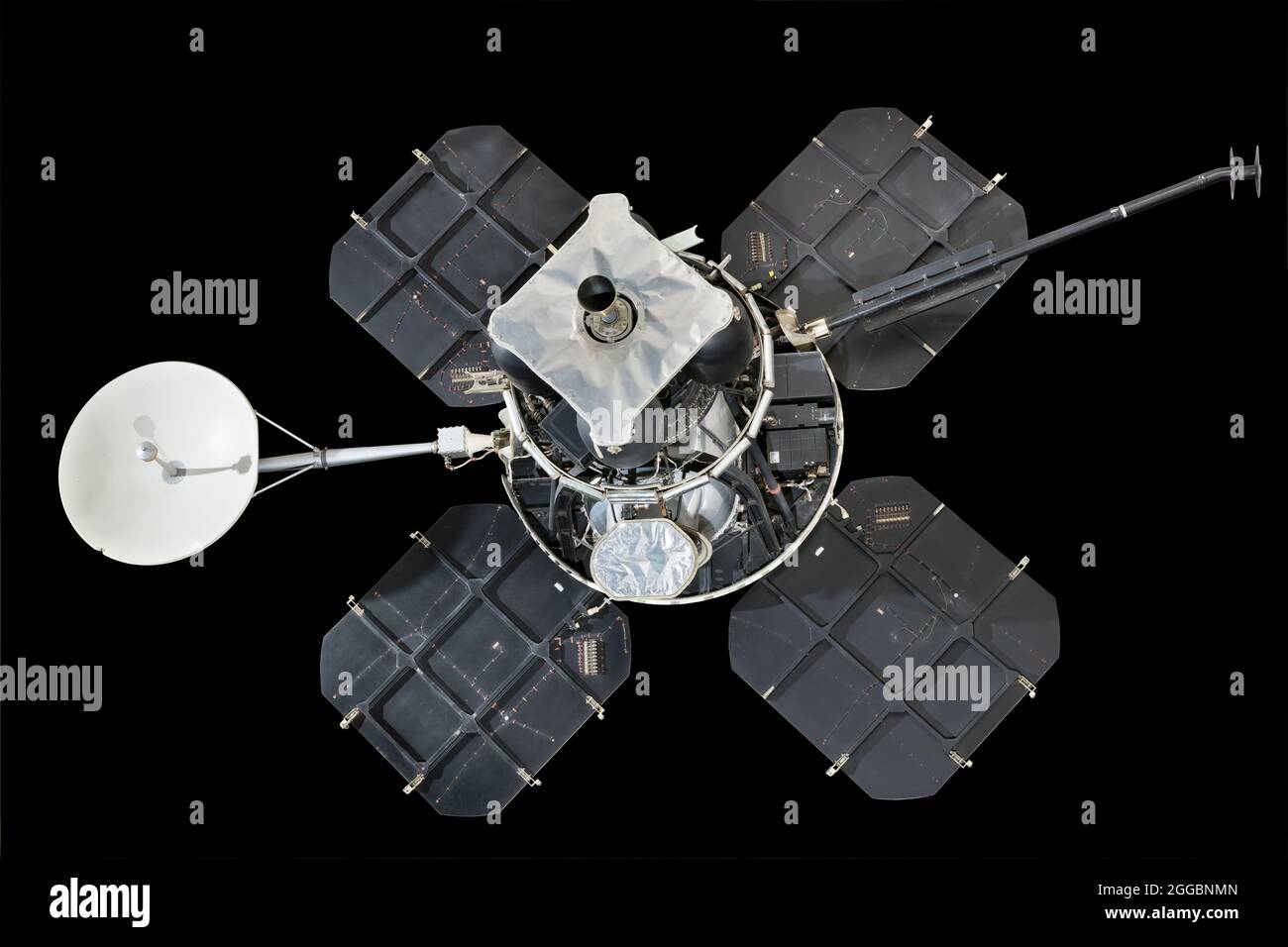 Lunar Orbiter war das Projekt, das den Mond in Vorbereitung auf die Apollo-Landungen kartierte. Insgesamt wurden fünf Mondorbiter zum Mond geflogen. Sie wurden von Boeing für das Langley Research Center der NASA gebaut und mit Atlas-Agena-Raketen auf den Mond geschossen. Die ersten drei umkreisten den Äquator des Mondes und lieferten eine detaillierte fotografische Abdeckung der primären Apollo-Landeplätze, einschließlich Stereobilder. Aufgrund des Erfolgs dieser früheren Missionen wurden die letzten beiden Mondorbiter in eine polare Umlaufbahn versetzt, sodass praktisch die gesamte Oberfläche des Mondes kartiert wurde. Zusätzlich zu im Stockfoto