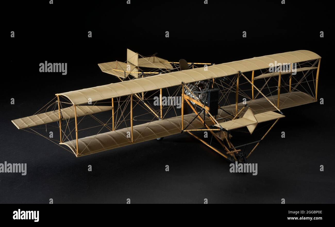 Modell, statisch, Curtiss D, ca. 1940. Holz-Display-Modell eines Curtiss D Doppeldecker-Flugzeuges, entworfen 1910, in insgesamt natürlicher Farbe. Skala von 1:16. Stockfoto
