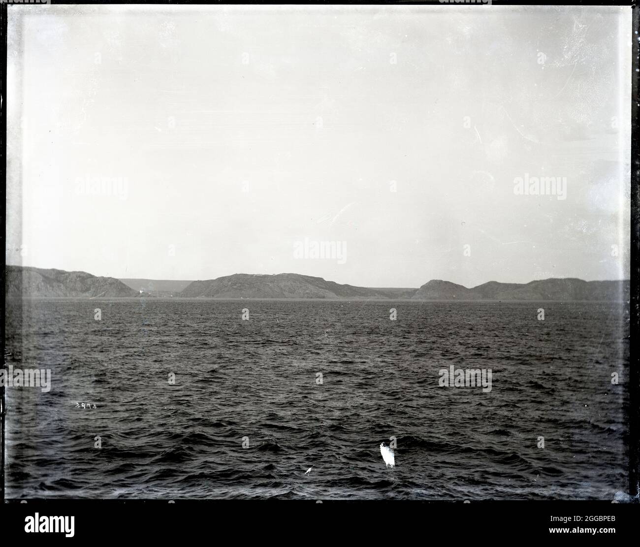 USFC-Dampfschiff „Albatross“-Untersuchung von Fischfangbanken von Newport bis Neufundland, 1885. Blick vom Schiff des Eingangs zum St. John's Harbour, den Narrows, St. John's, Neufundland. Stockfoto