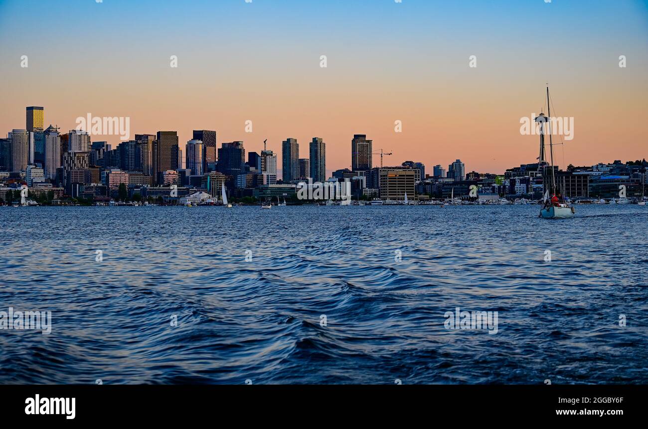 Blick auf die Skyline von Seattle vom Lake Union Stockfoto