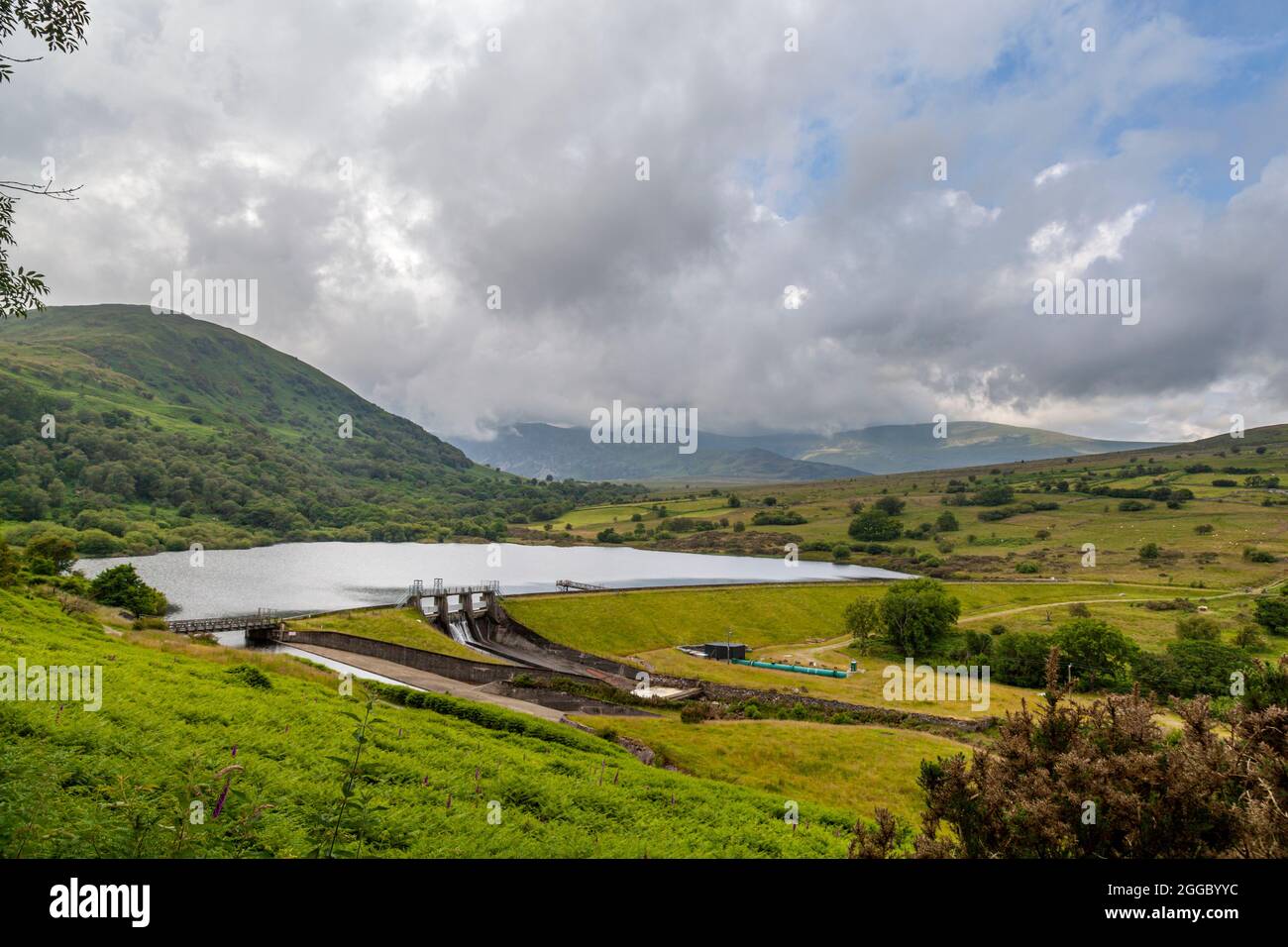 Coedty Reservoir, einer der vielen Reservoirs, die das Wasserkraftwerk Dolgarrog, Snowdonia National Park, mit Wasser versorgen Stockfoto