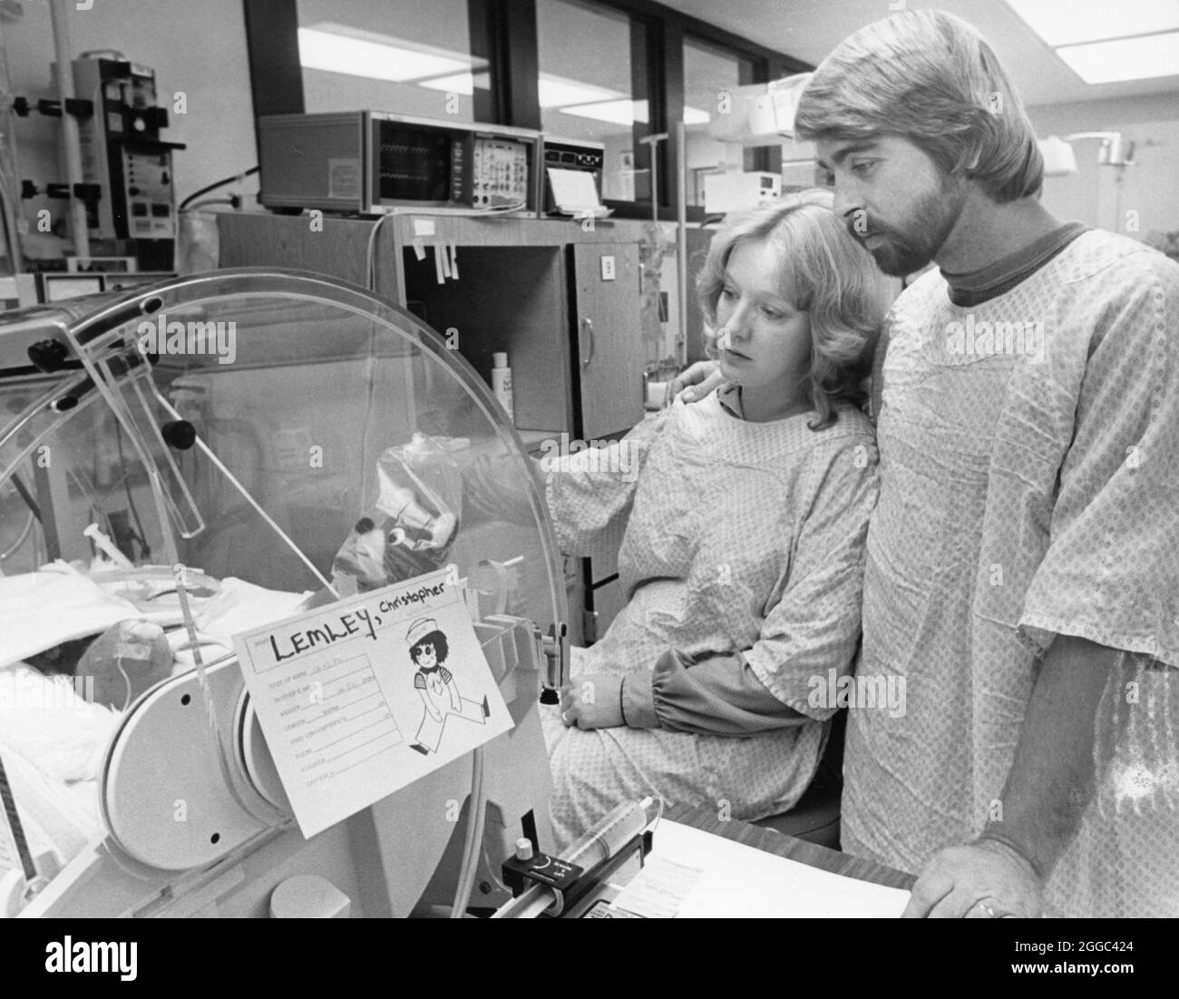 ©Mutter und Vater mit einem vorzeitigen Baby in einem Hosipital in Temple, Texas, SIND KEINE Ausweise frei Stockfoto