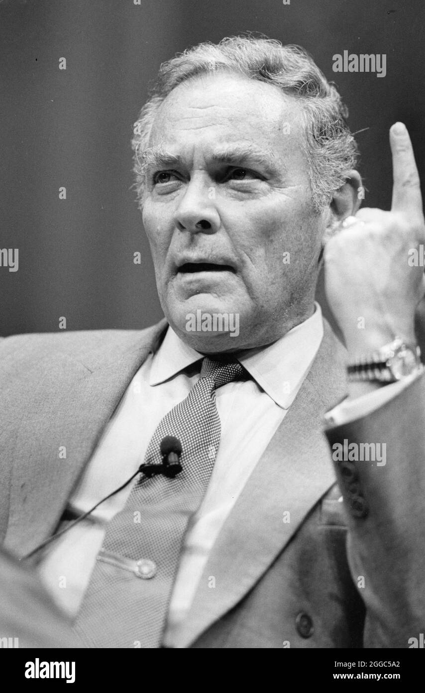 College Station Texas USA, 1994: Der ehemalige Außenminister Alexander Haig spricht während einer Veranstaltung an der Texas A&M University über Außenpolitik. ©Bob Daemmrich Stockfoto