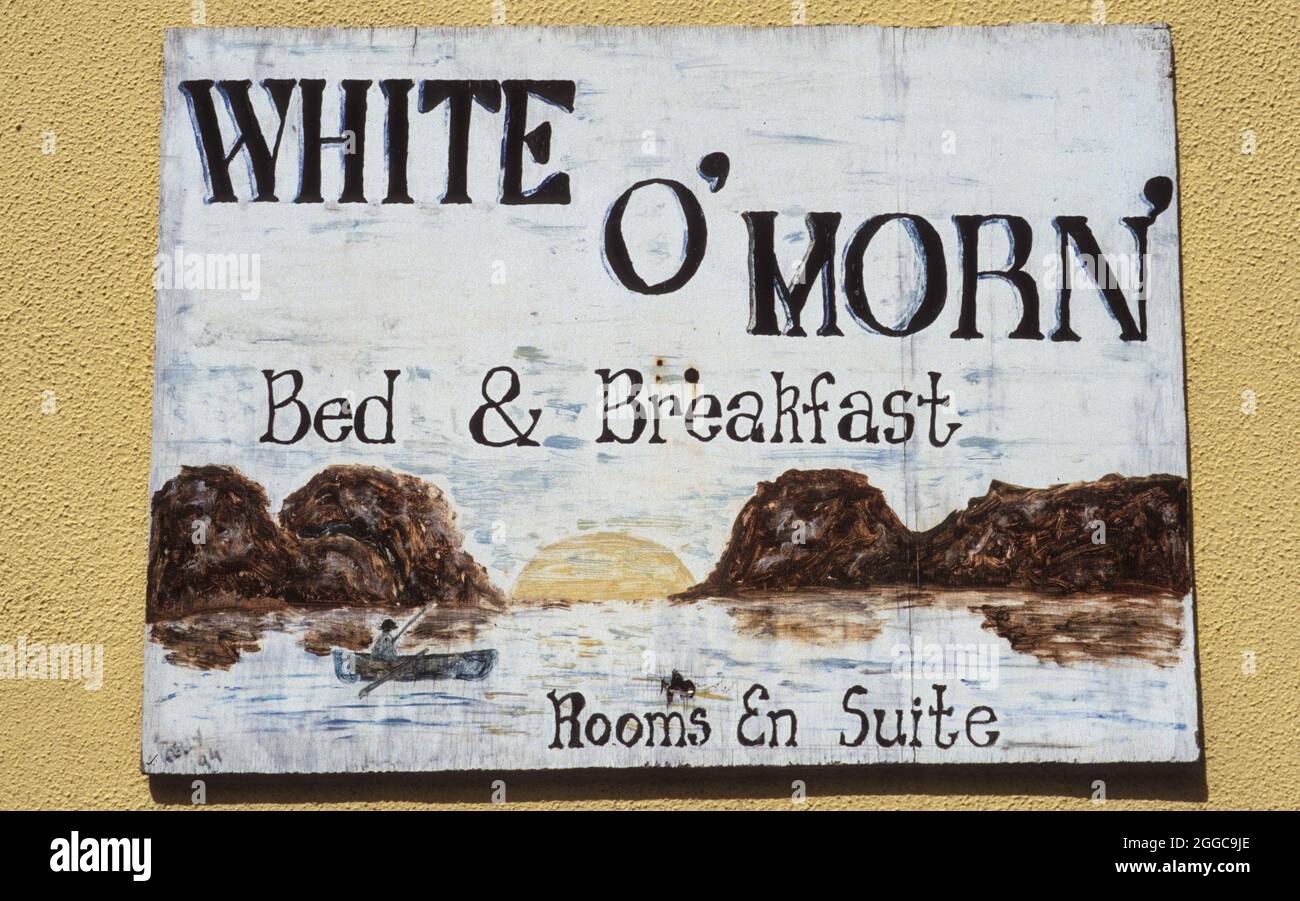 In den Spuren des legendären Hollywood-Films „The Quiet man“ mit den Schauspielern John Wayne und Maureen O'Hara, Regie von John Ford: zeichen eines B&B, das den Namen einer Hütte im Film verwendet. Stockfoto