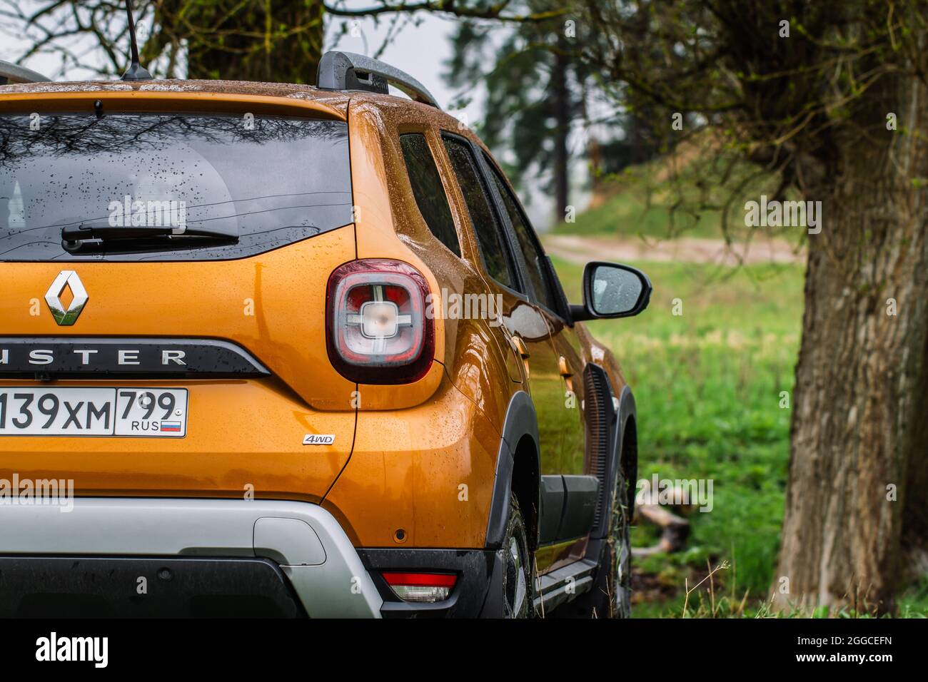 MOSKAU, RUSSLAND - 08. MAI 2021 Renault Duster zweite Generation Detailansicht. Nahaufnahme der Heckklappe und der modernen Rückleuchten von außen. Stockfoto