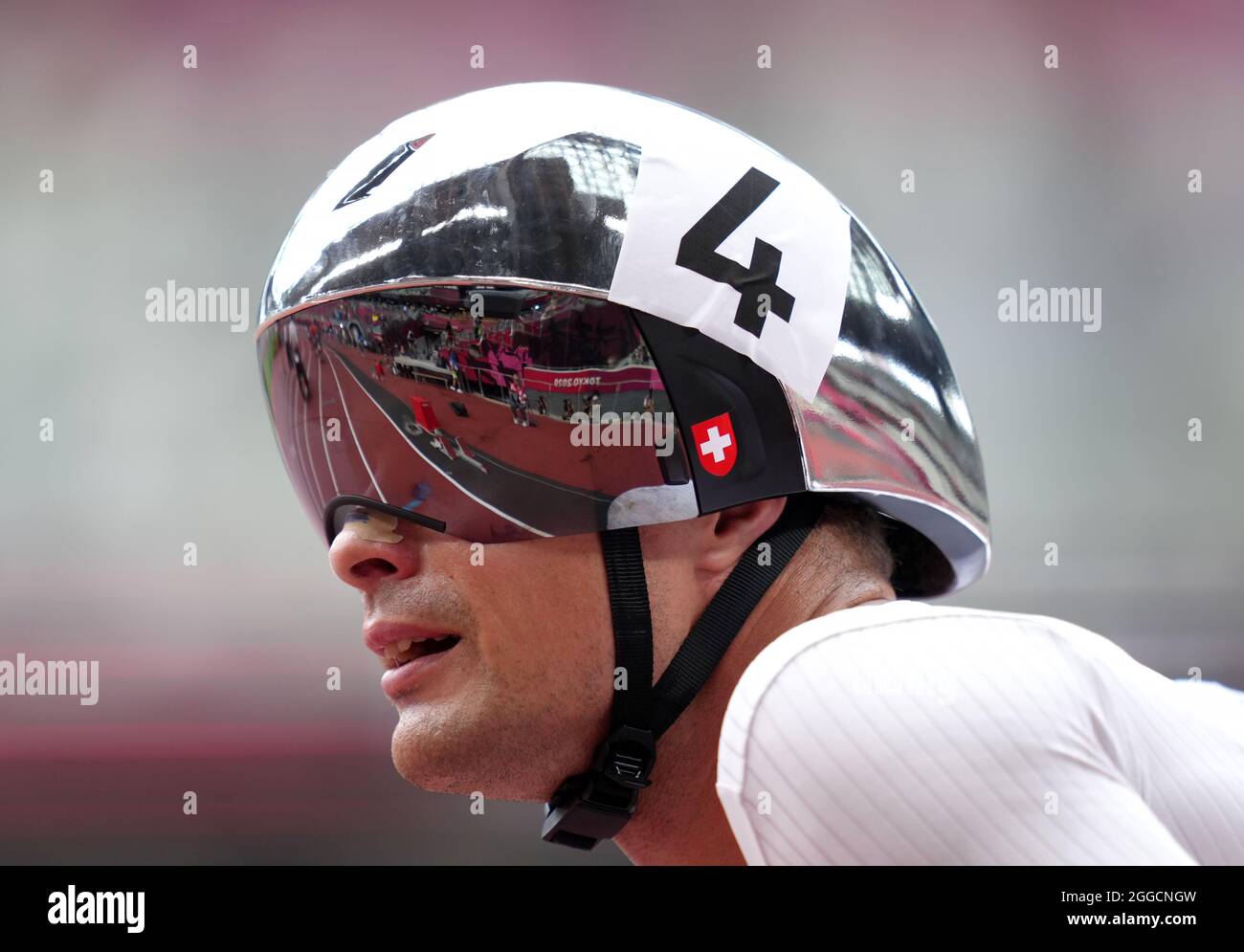 Der Schweizer Marcel Hug reagiert darauf, nachdem er am siebten Tag der Paralympischen Spiele in Tokio 2020 das 1500-m-T54-Finale der Männer im Olympiastadion gewonnen hat. Bilddatum: Dienstag, 31. August 2021. Stockfoto