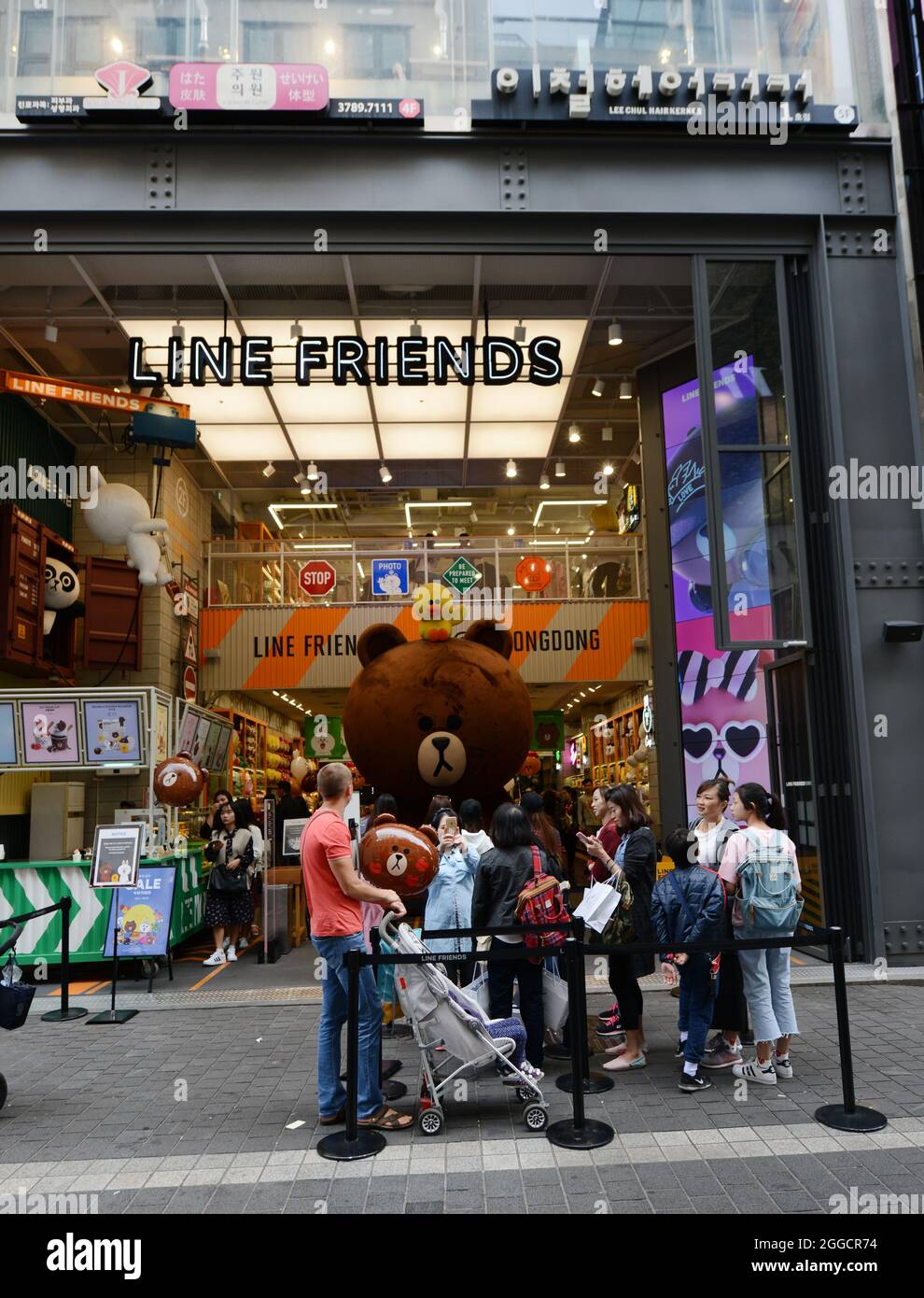 Das pulsierende Einkaufsviertel Myeongdong in Seoul, Südkorea. Stockfoto