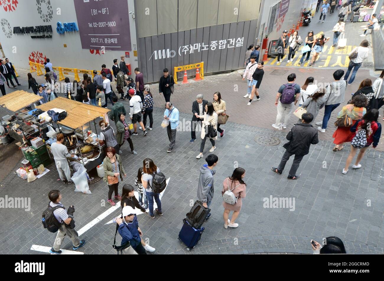 Das pulsierende Einkaufsviertel Myeongdong in Seoul, Südkorea. Stockfoto