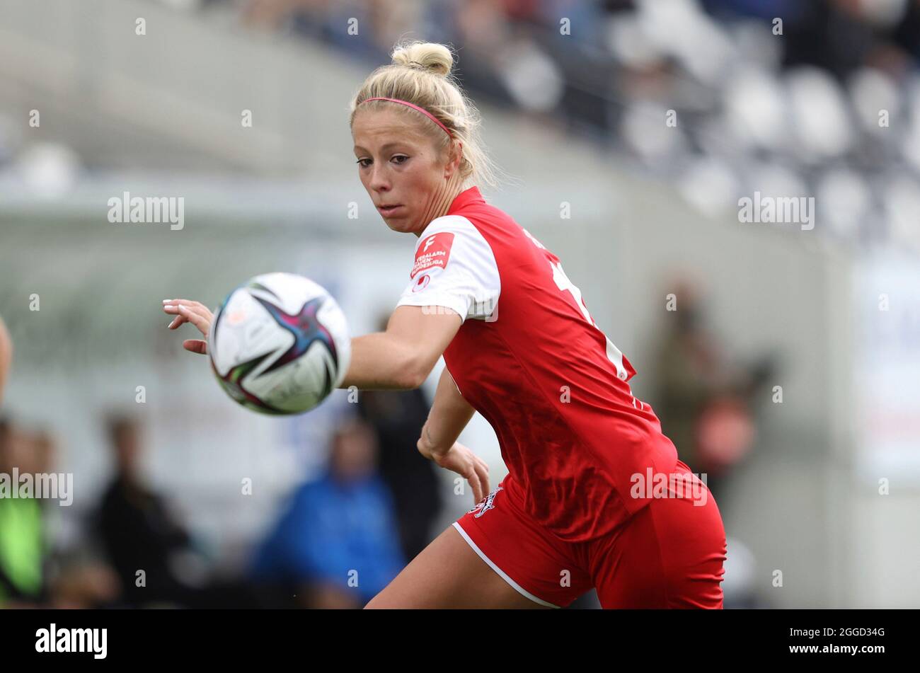 firo: 08/28/2021 Fuvuball: Fußball: 1. Bundesliga, Saison 2021/2022 Frauen, Damen Flyeralarm Buli SGS Essen - 1.FC kV? ln, Köln 1: 1 Sharon Beck, Einzelaktion, FC Stockfoto