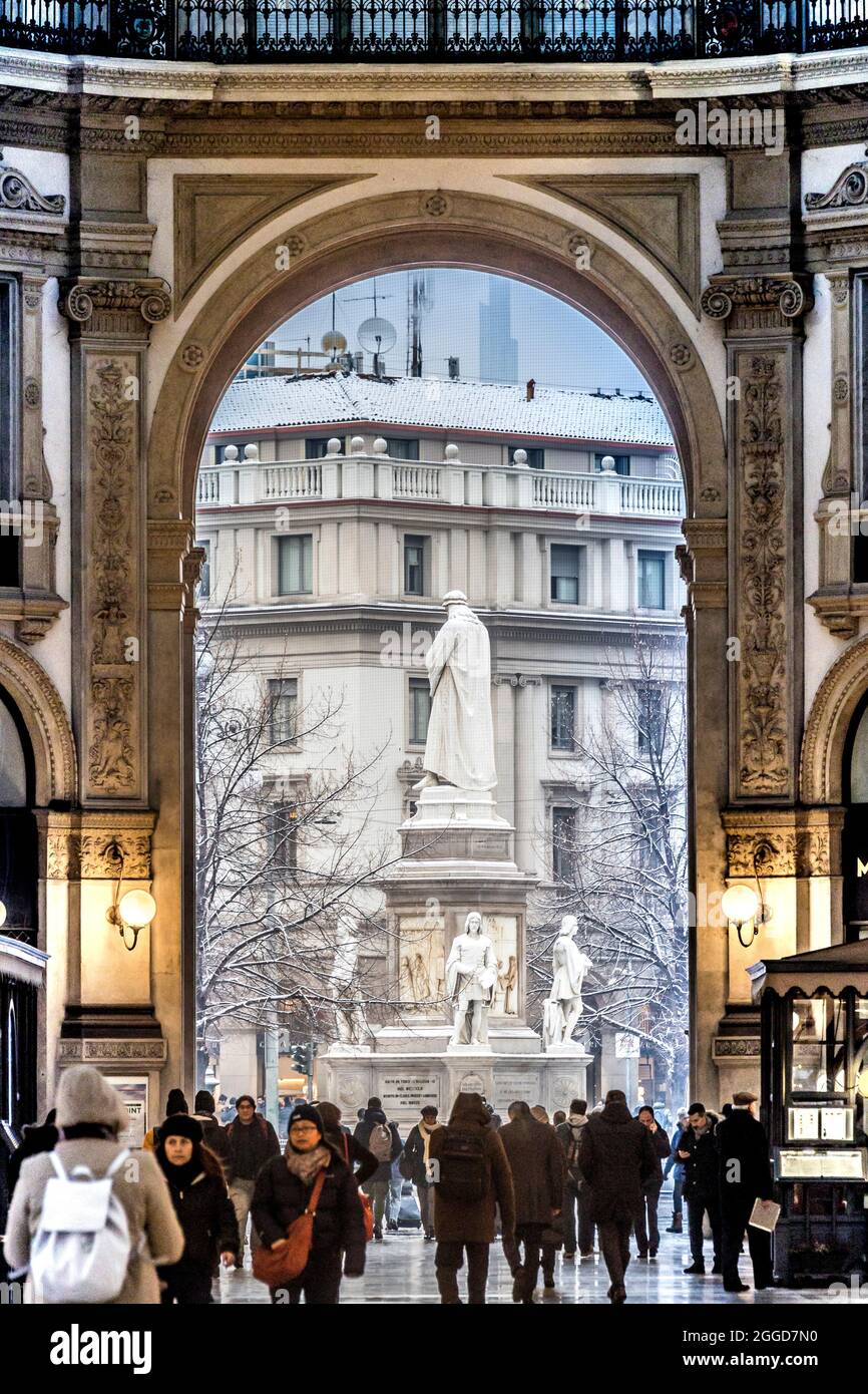 Piazza della Scala Platz und Galleria Vittorio Emanuele II während der meteorologischen Phänomen genannt Burian, Mailand, Lombardei, Italien, Europa Stockfoto