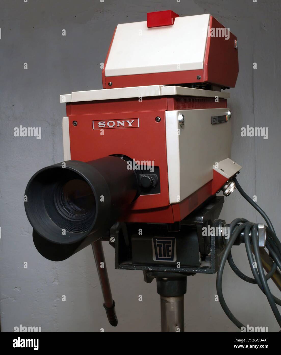 SPRINGFIELD, VEREINIGTE STAATEN - 30. Aug 2021: Vintage 70s Television Studio Camera Sony Trinicon Color Camera Stockfoto