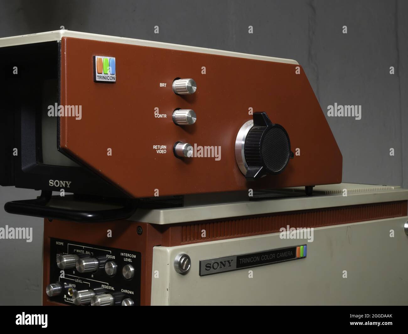 SPRINGFIELD, VEREINIGTE STAATEN - 30. Aug 2021: Vintage 70s Television Studio Camera Sony Trinicon Color Camera Stockfoto