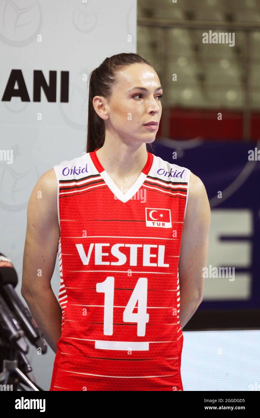 13-08-2021 Istanbul-Türkei: Türkei-Volleyball-Nationalspielerin der Frauen EDA Erdem Stockfoto
