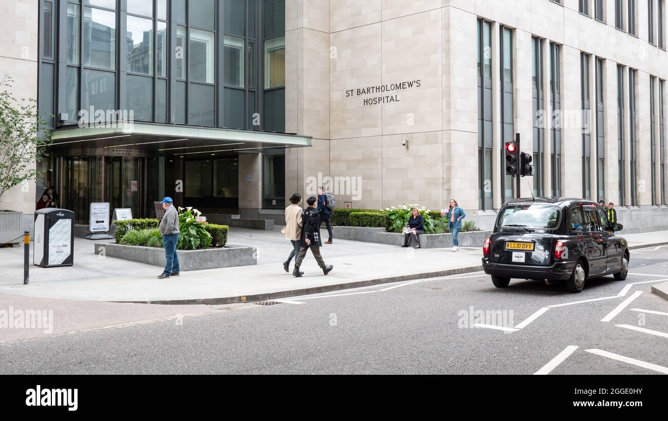 St. Bartholomew's Hospital, London. Der Eingang zu St. Bart's, den wichtigsten Zentren für medizinische Versorgung und medizinische Herz- und Krebsforschung im Zentrum Londons. Stockfoto