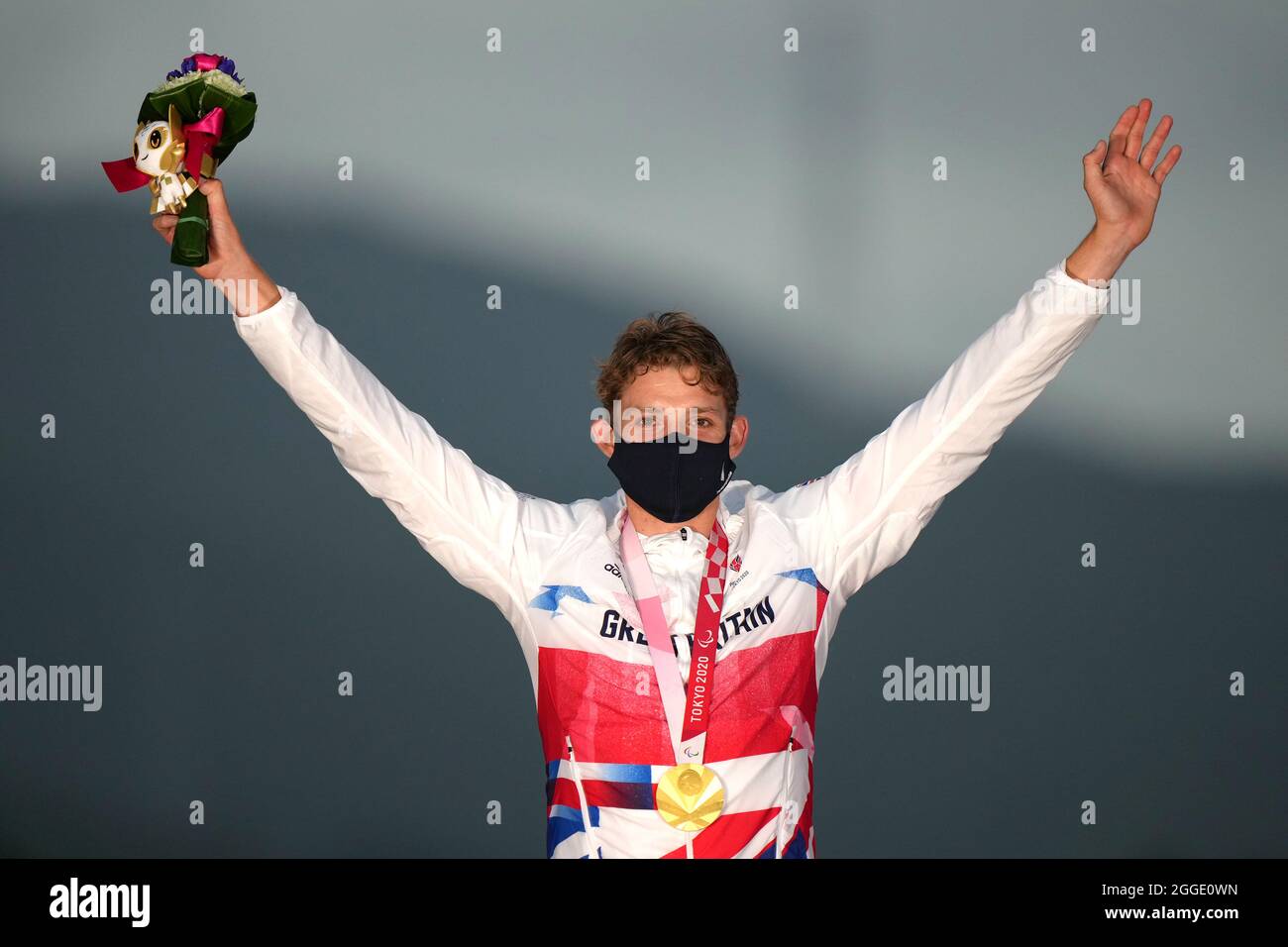 Der britische Benjamin Watson feiert den Gewinn der Goldmedaille beim C3-Zeitfahren der Männer auf dem Fuji International Speedway am siebten Tag der Paralympischen Spiele von Tokio 2020 in Japan. Bilddatum: Dienstag, 31. August 2021. Stockfoto