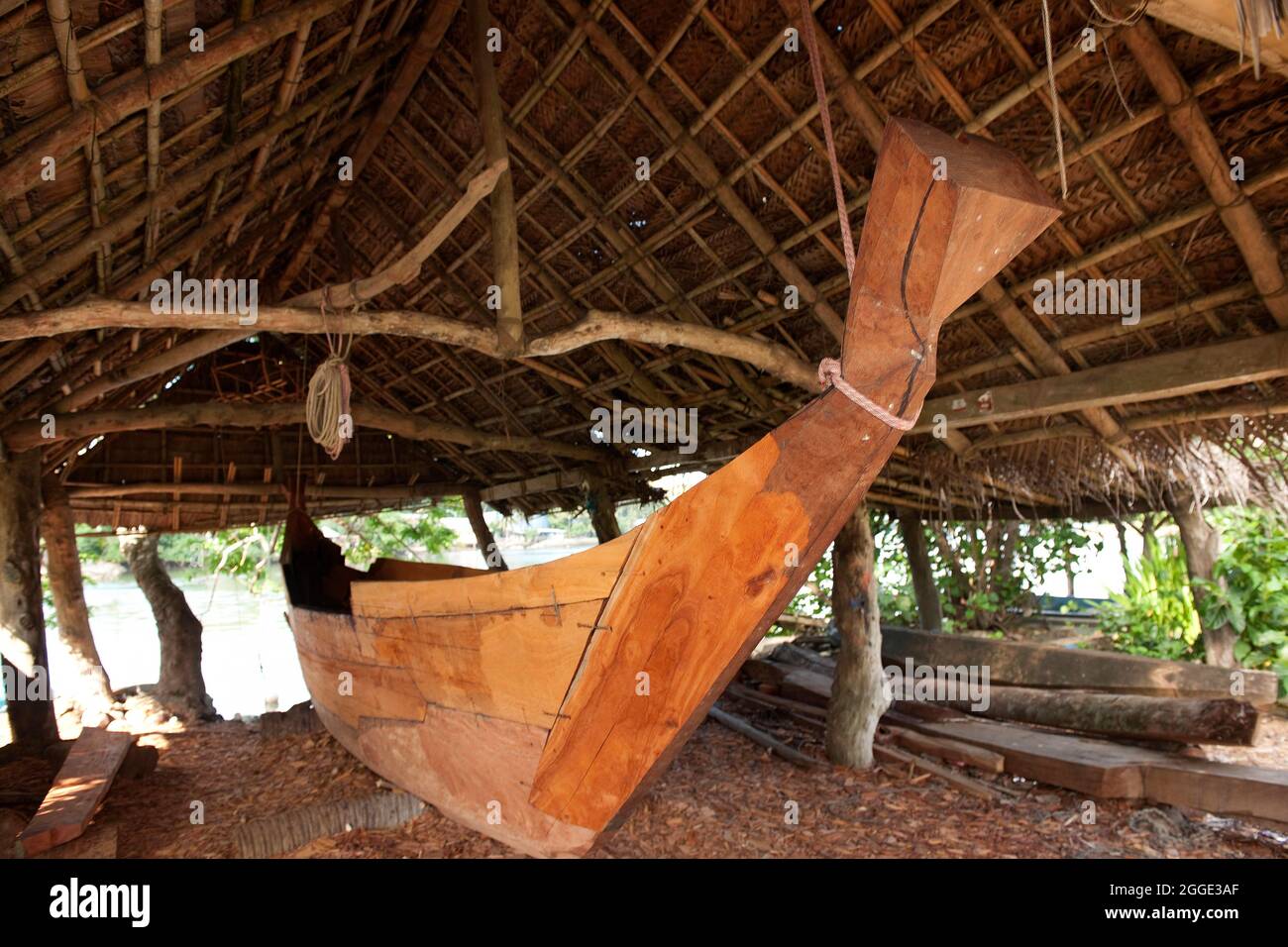 Traditionelles mikronesisches Kanu im Bau im Museum Village, Yap Island, Caroline Islands, Föderierte Staaten von Mikronesien Stockfoto