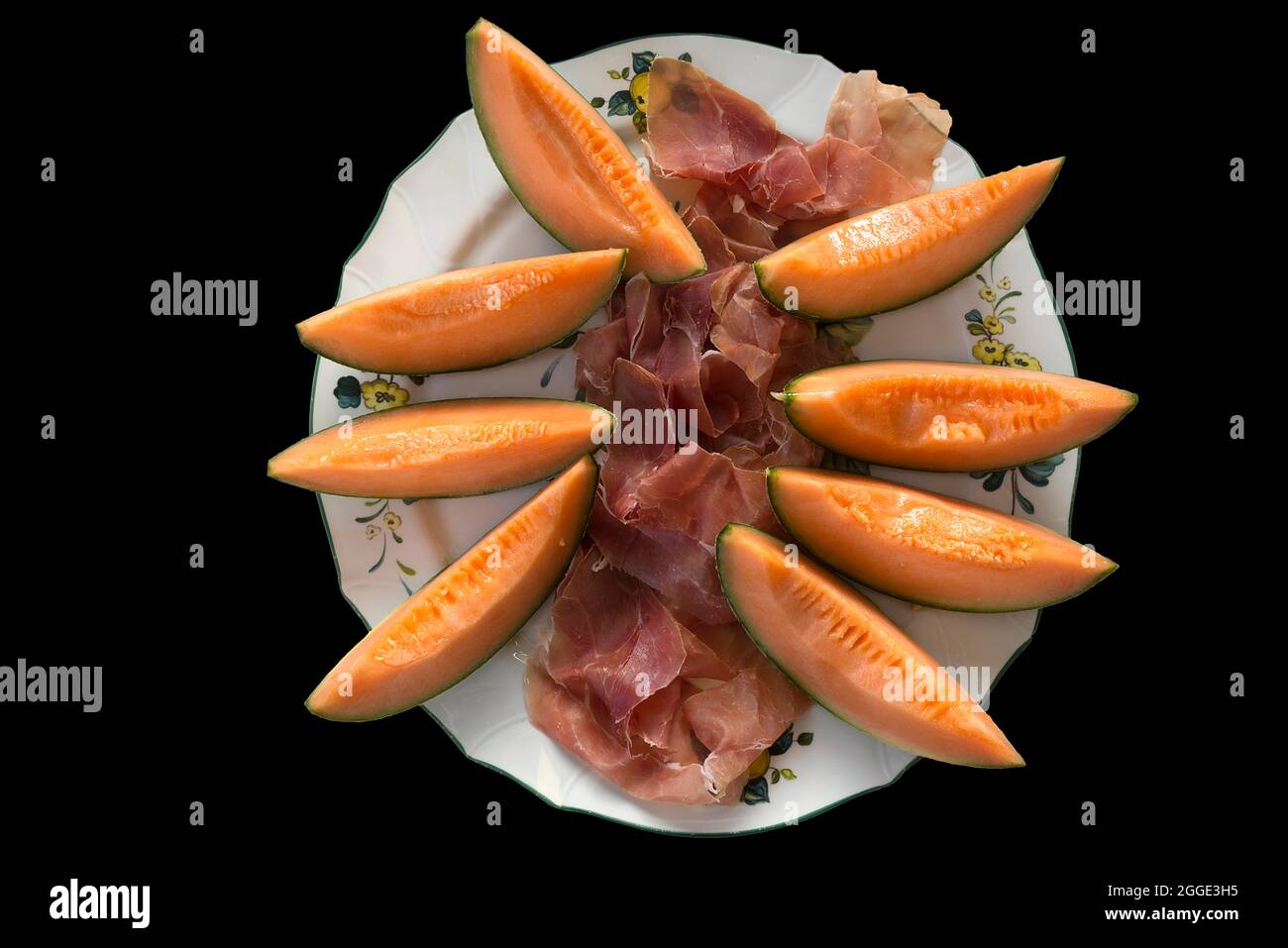 Schinken und Honigmelone auf einem Teller serviert, Bayern, Deutschland Stockfoto