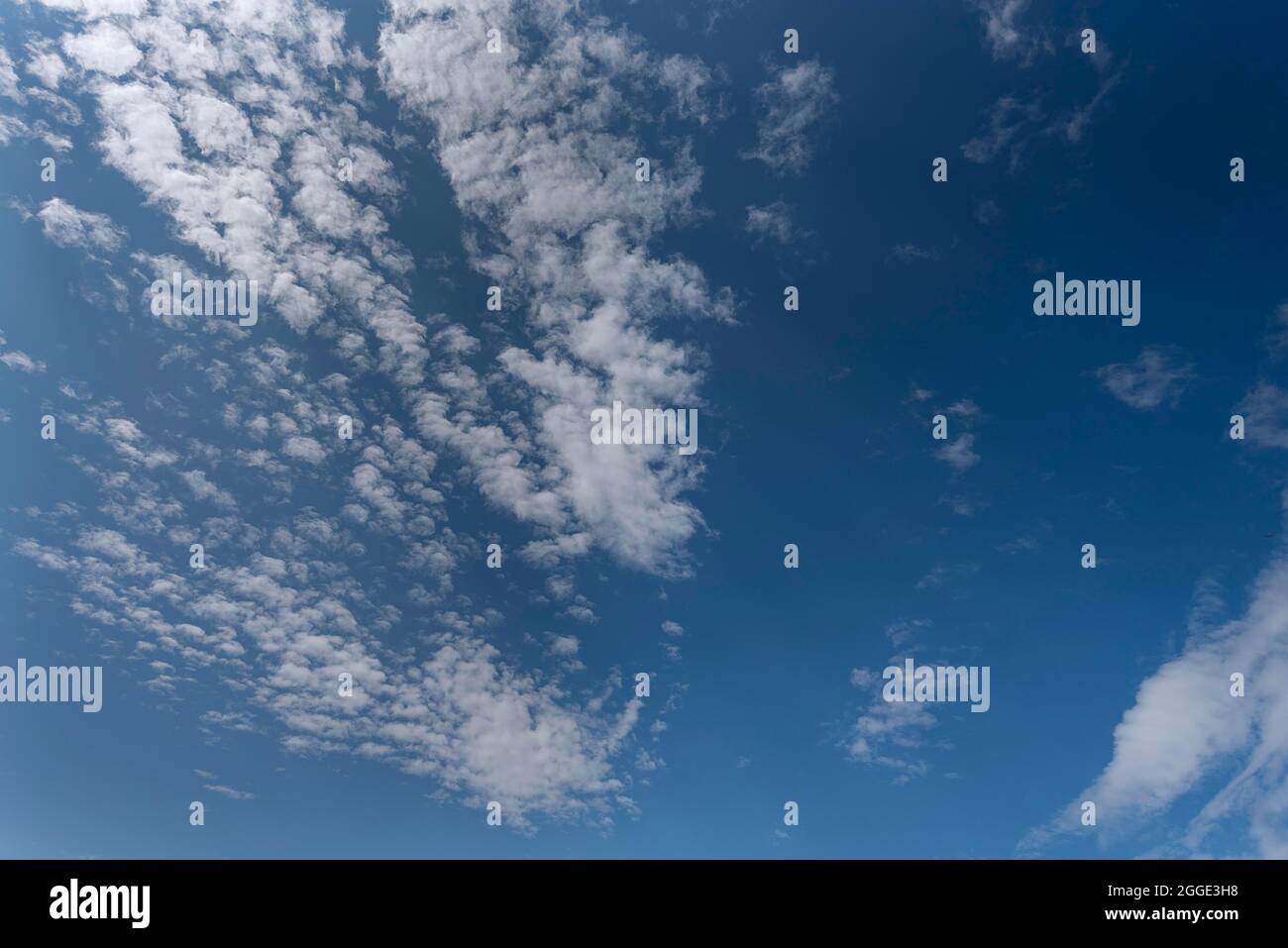 Wolkiger Himmel, Bayern, Deutschland Stockfoto