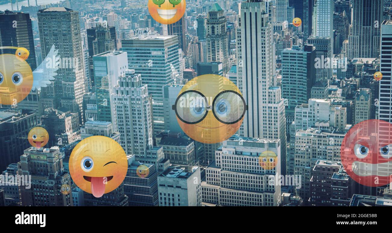 Bild von Emoji-Ikonen, die über das Stadtbild fliegen Stockfoto