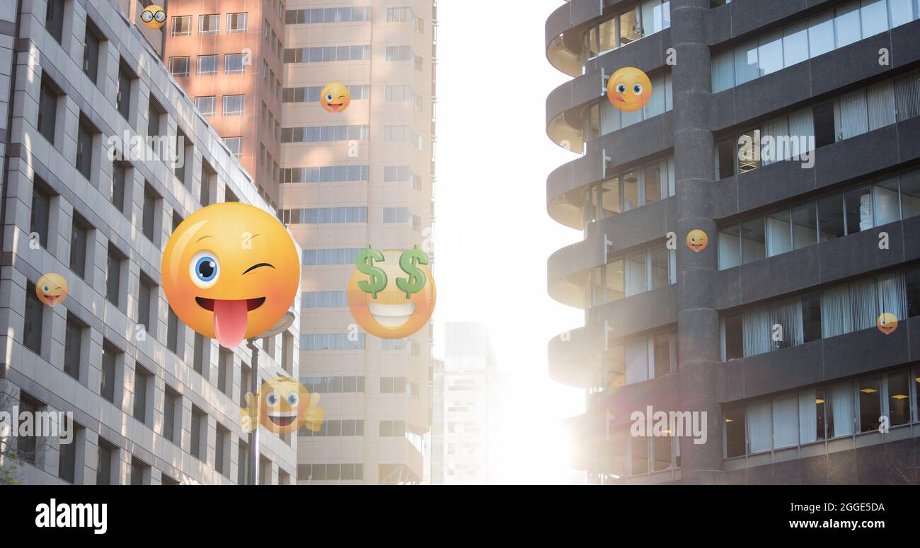 Bild von Emoji-Ikonen, die über modernen Bürogebäuden fliegen Stockfoto