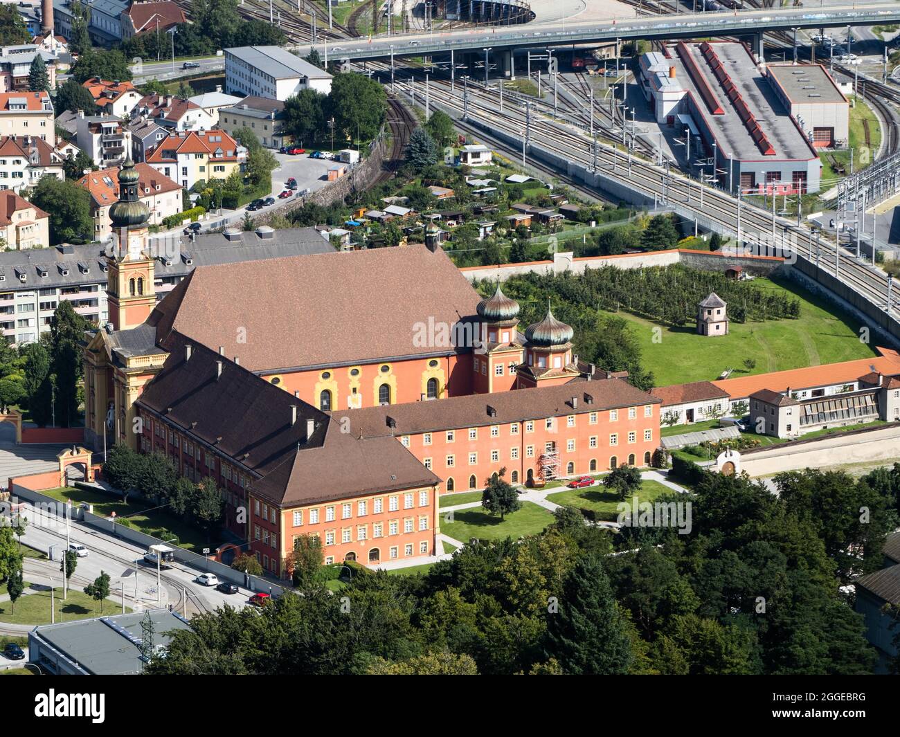 Blick vom Bergisel auf Stift Wilten, Prämonstratenserkloster, Innsbruck, Tirol, Österreich Stockfoto