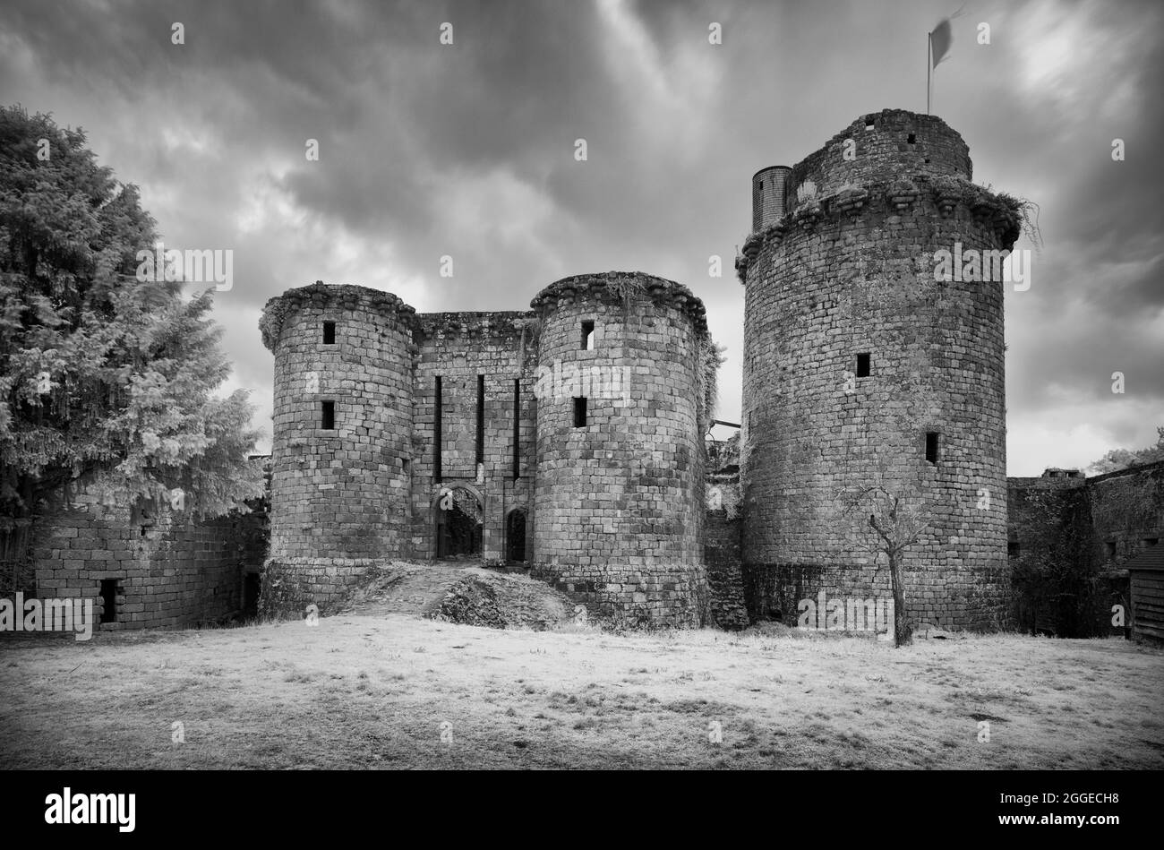 Infrarotbild, Chateau de Tonquedec, Schloss Tonquedec, Cotes d'Armor, Bretagne, Frankreich Stockfoto