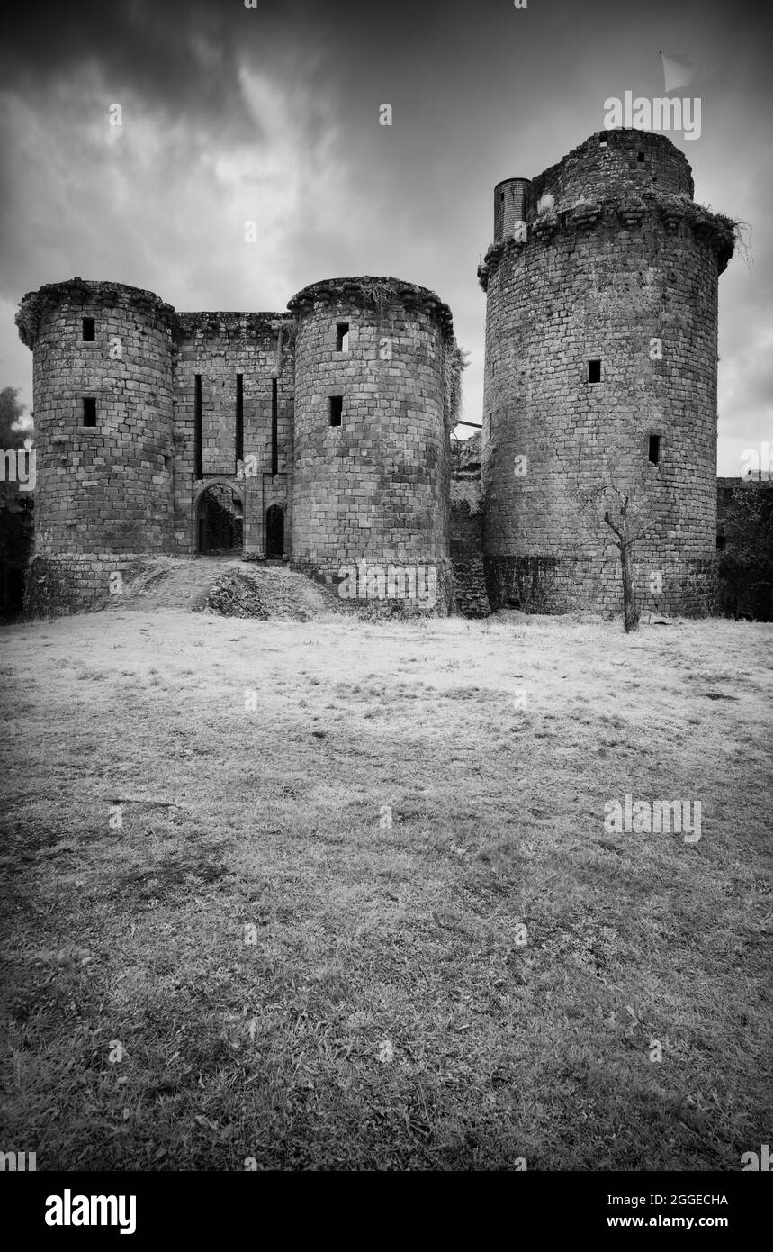 Infrarotbild, Chateau de Tonquedec, Schloss Tonquedec, Cotes d'Armor, Bretagne, Frankreich Stockfoto