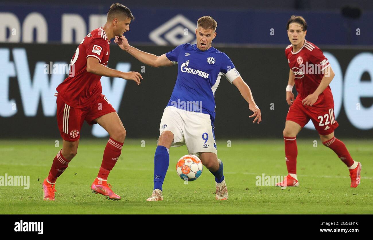 firo: 08/28/2021 Fuvuball: Fußball: 2. Bundesliga, Saison 2021/2022 FC Schalke 04 - Fortuna Dvºsseldorf, Düsseldorf. Duelle, Simon Terodde Stockfoto