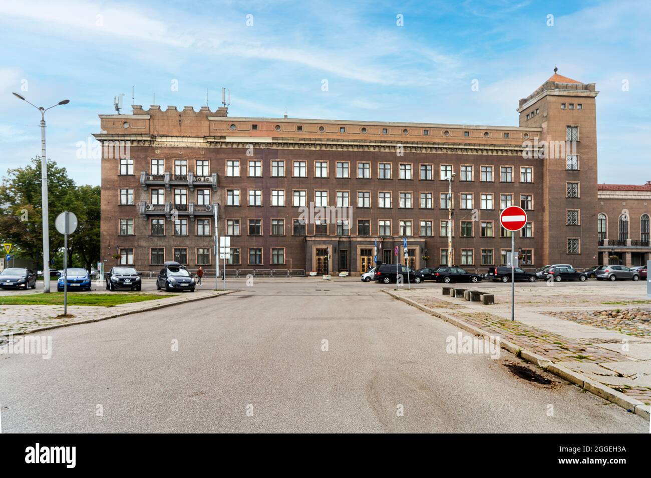 Riga, Lettland. August 2021. Die Außenansicht der Rigaer Technischen Universität im Stadtzentrum Stockfoto Riga, Lettland. August 2021. Die Außenansicht der Rigaer Technischen Universität im Stadtzentrum Stockfoto