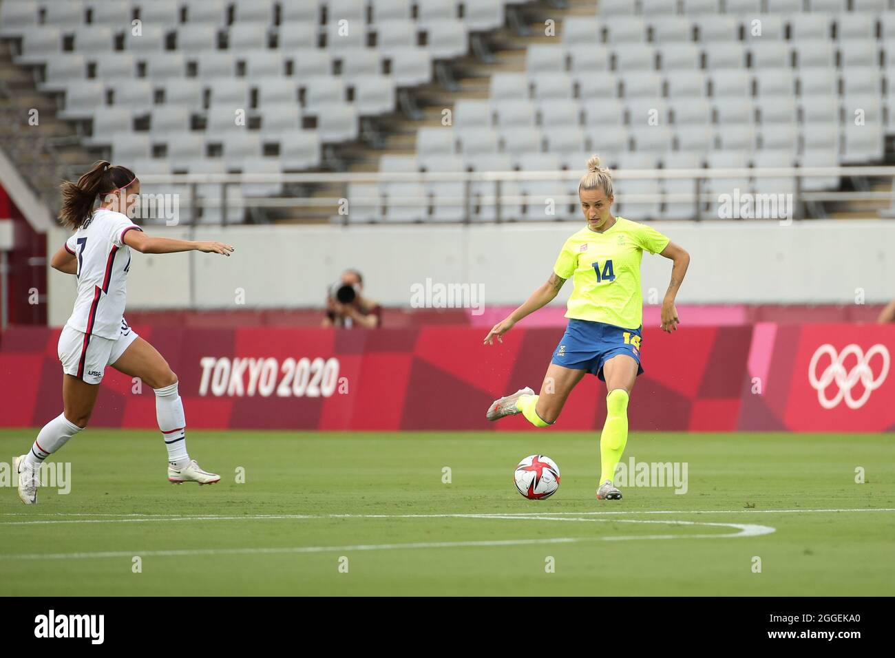 21. JULI 2021 - TOKIO, JAPAN: Nathalie BJORN aus Schweden (14) im Einsatz während des Gruppenspiel G zwischen Schweden und den Vereinigten Staaten im Toky Stockfoto