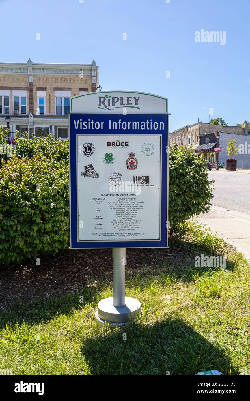 Ripley Ontario Canada Besucherinformation Sign Listing Service Clubs und EINE Liste der jährlichen Veranstaltungen in der Stadt Stockfoto