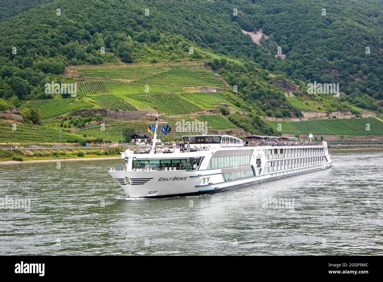 Rhein - 16. Juli 2017: MS Emily Bronte River Bootstour auf dem Rhein mit seinen majestätischen Weinbergen und Schlössern. Stockfoto