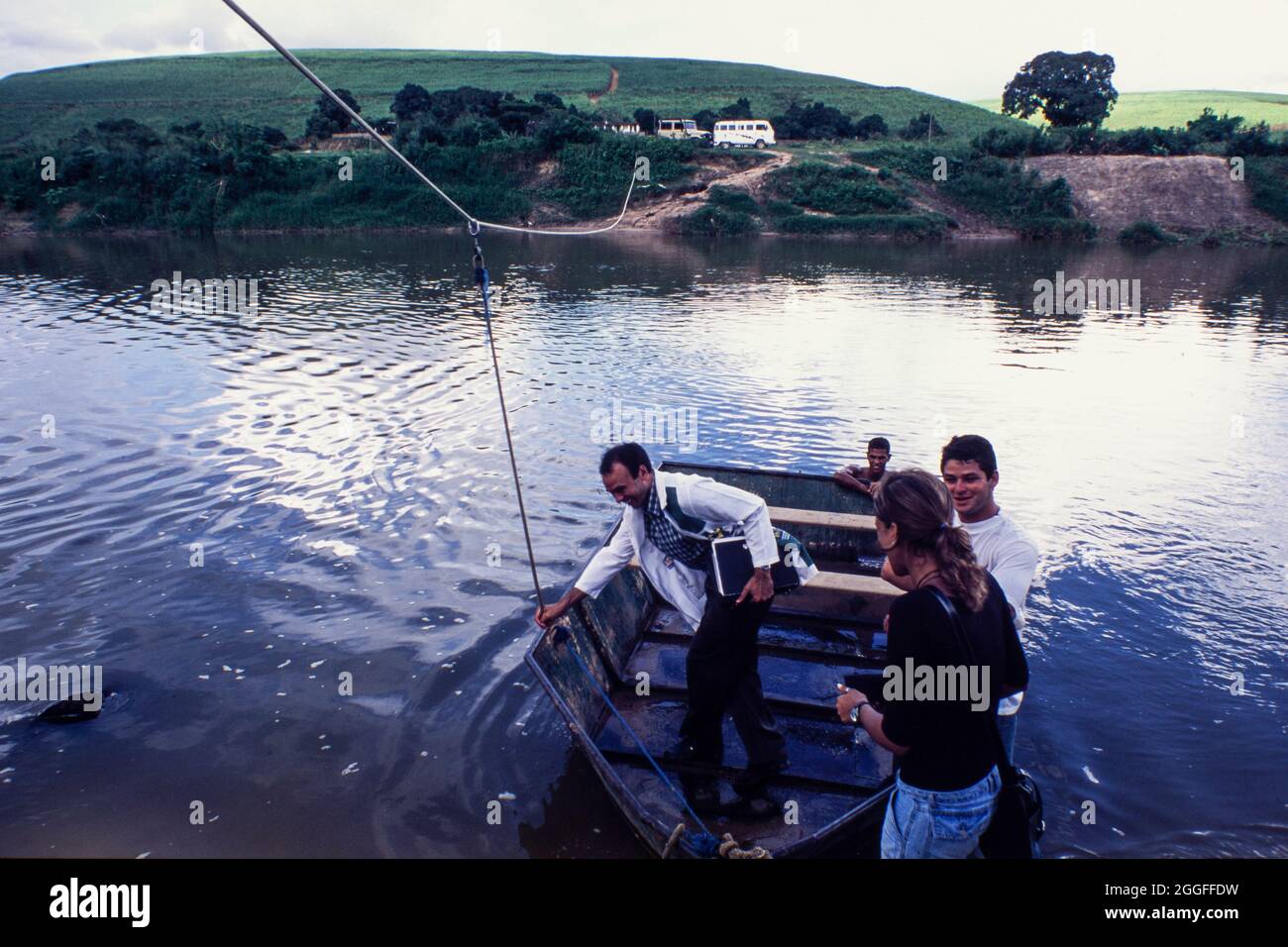 Programm für Familienarzt ( Programa Medico de Familia ), unterstützt von der brasilianischen Regierung - Arzt reist mit dem Boot auf dem Land Brasilien, um Gesundheitsversorgung und Familienmedizin zu Hause für arme Menschen zu bieten, basierend auf dem Wissen des Patienten im Kontext der Familie und der Gemeinschaft, Betonung der Prävention und Gesundheitsförderung von Krankheiten. Stockfoto